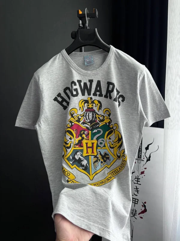تی‌شرت اورجینال Warner Bros مدل Hogwarts Logo Shirt - تصویر 3
